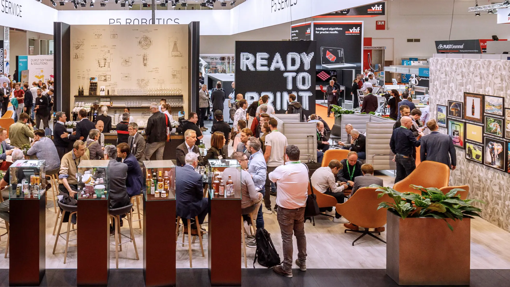 Durst Group Messestand FESPA 2023, Lounge Area Besucher